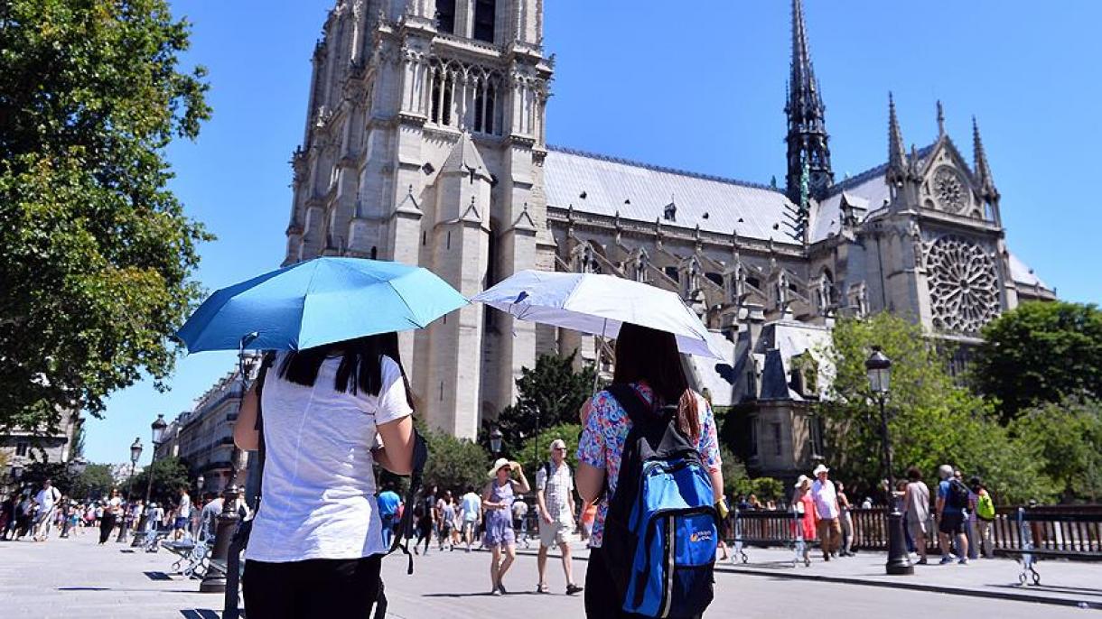 فرانس کے دو تہائی حصے میں شدید گرمی کی وجہ سے اورنج الارم دے دیا  گیا