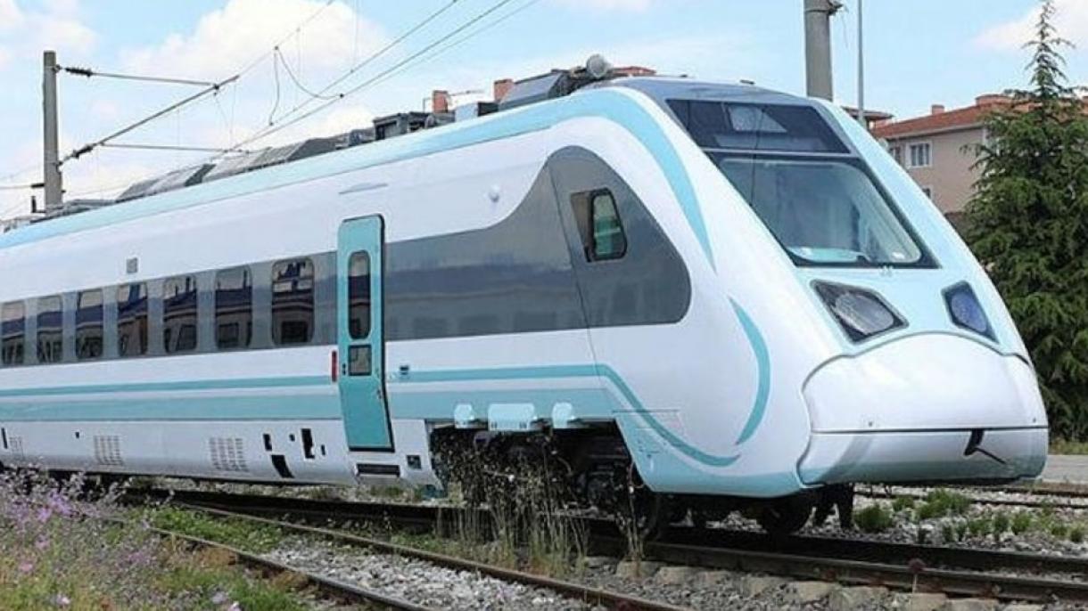 Турция пуска първия си местен електрически мотрисен влак по релсите