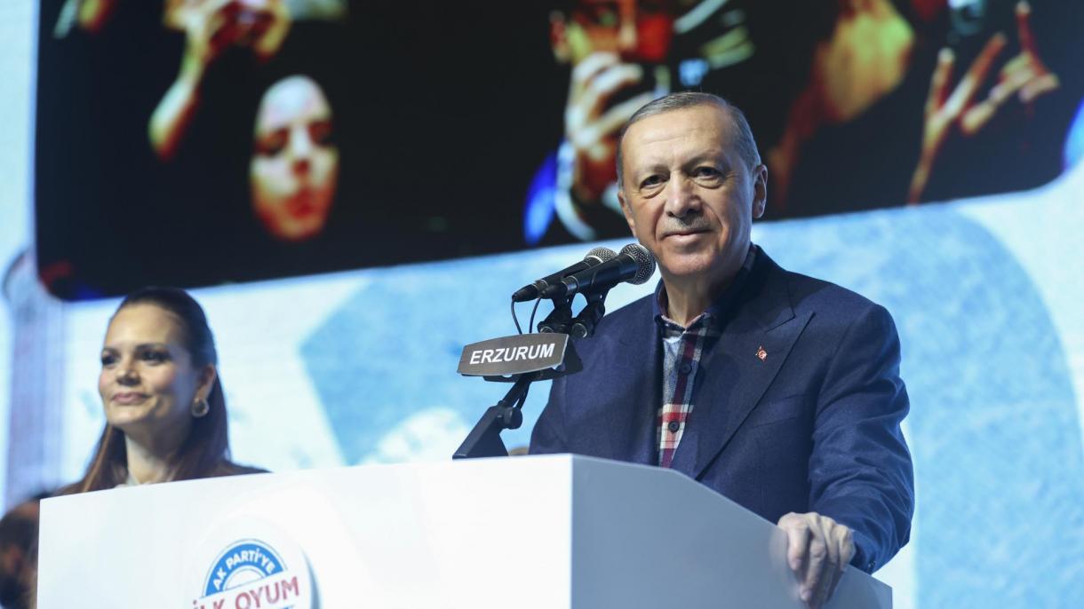 Il presidente Erdogan incontra i giovani nella provincia di Erzurum