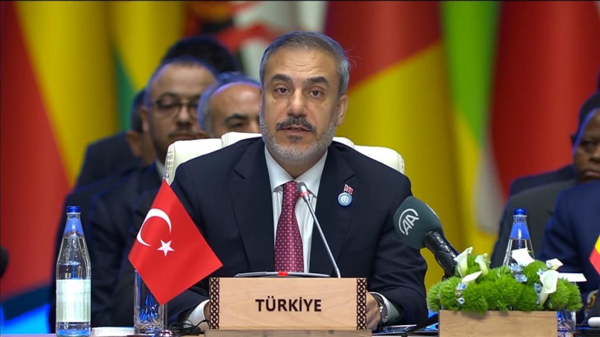 土耳其外长菲丹在巴库就热门议题发表重要声明