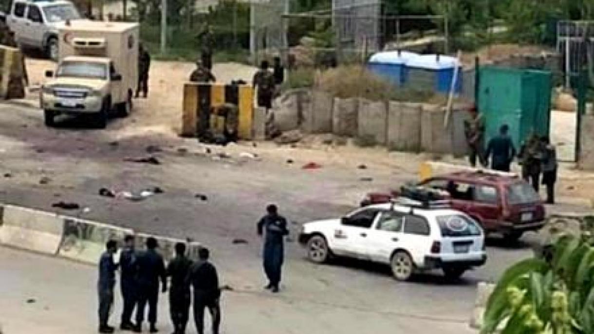 Afeganistão: atentado com um carro armadilhado atingiu uma coluna militar da NATO