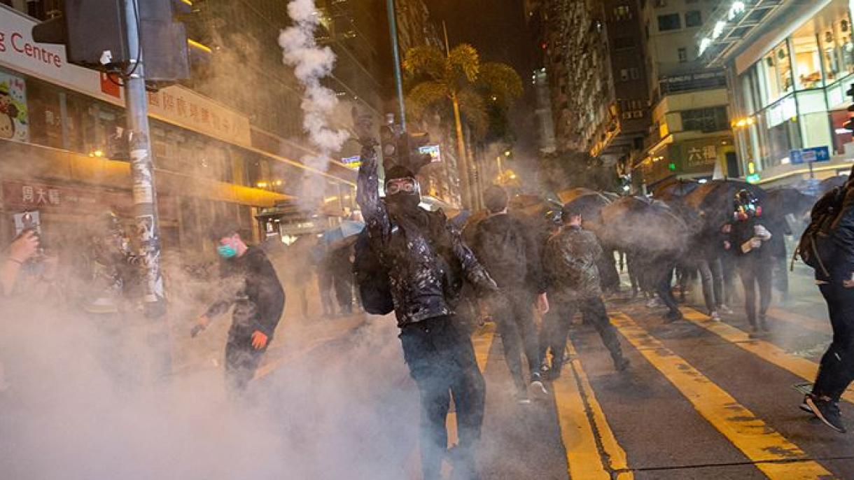 圣诞夜香港警察与示威者再爆冲突