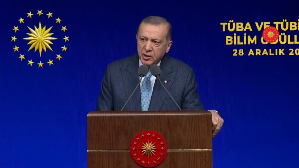 Erdoğan elnök tudományos díjátadó ünnepségen mondott beszédet