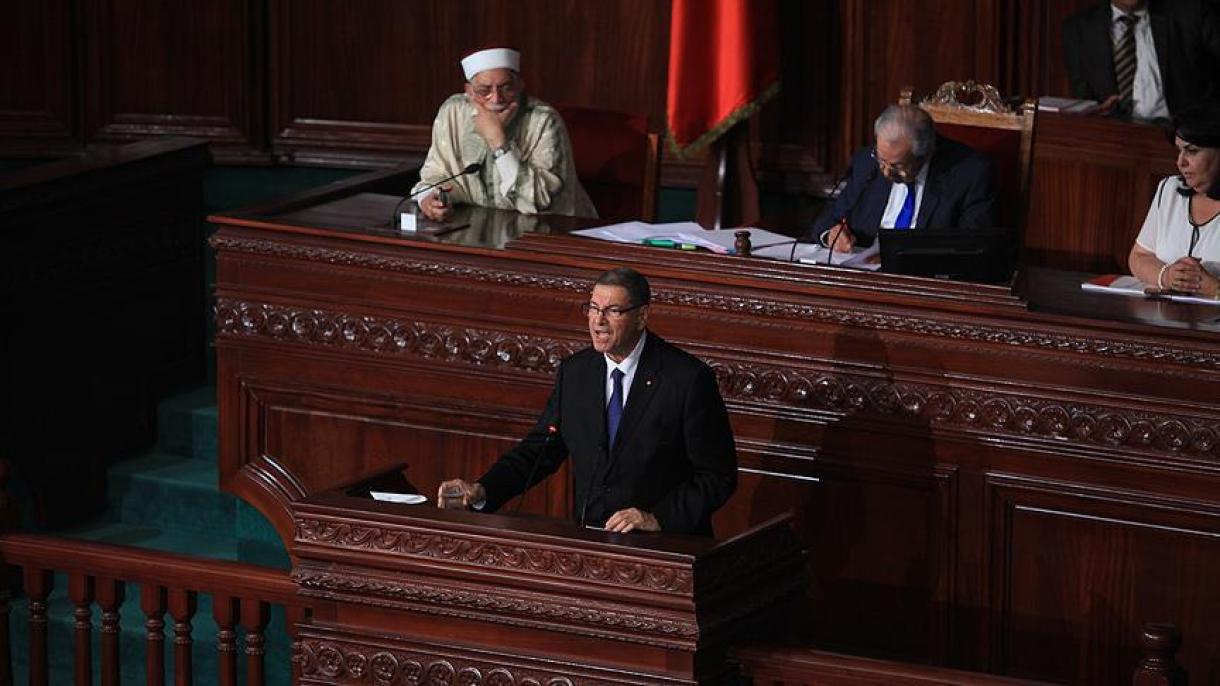 Yaqın Könçığış kiläçägendä Tunis demokratiyäse