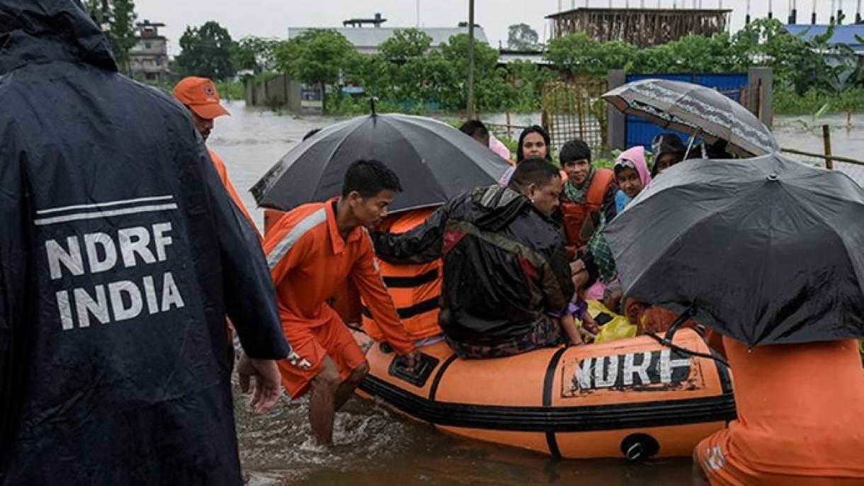 بھارت اور بنگلہ دیش میں شدید بارشوں اور لینڈ سلائیڈنگ سے 13 افراد ہلاک
