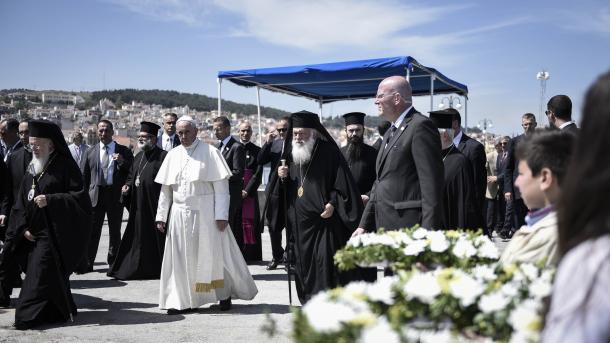 天主教皇方济各访问希腊带走12名叙利亚难民