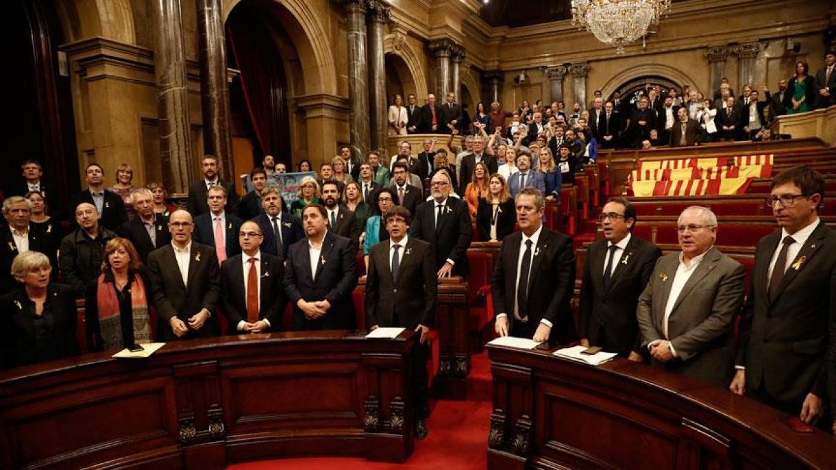 El TC de España suspenderá la declaración unilateral de independencia del Parlament