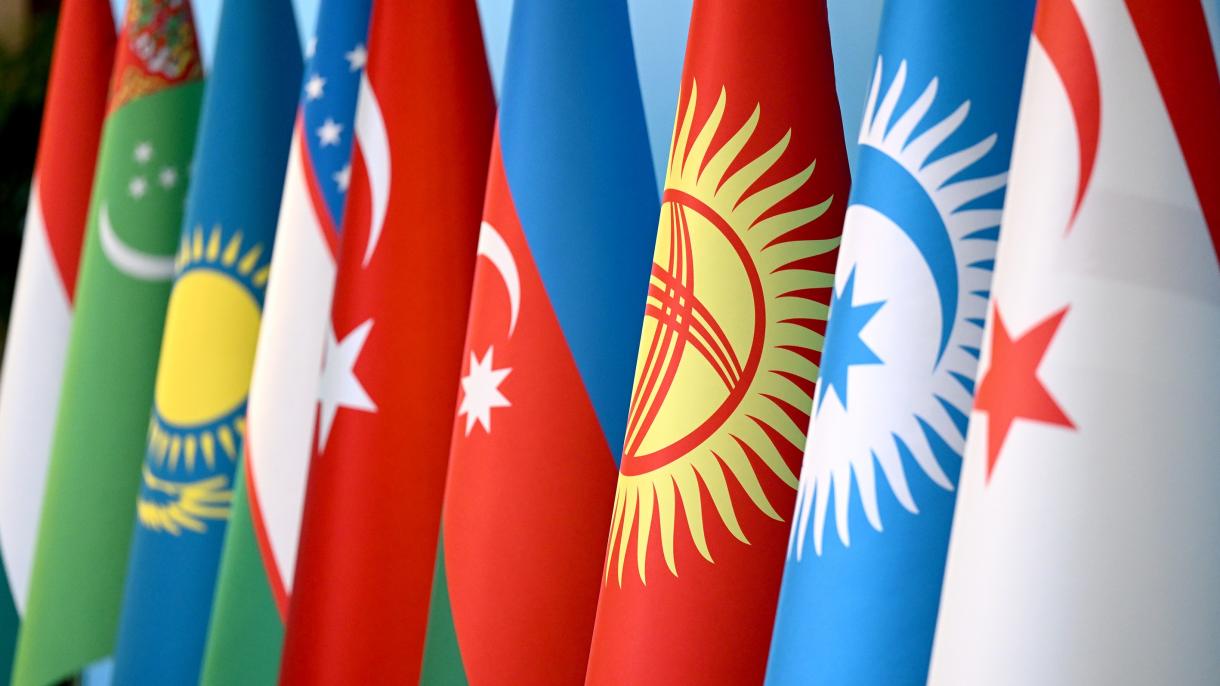 Kırgızistan Cumhurbaşkanı Sadır Caparov TDT Zirve Ankara 12.jpg