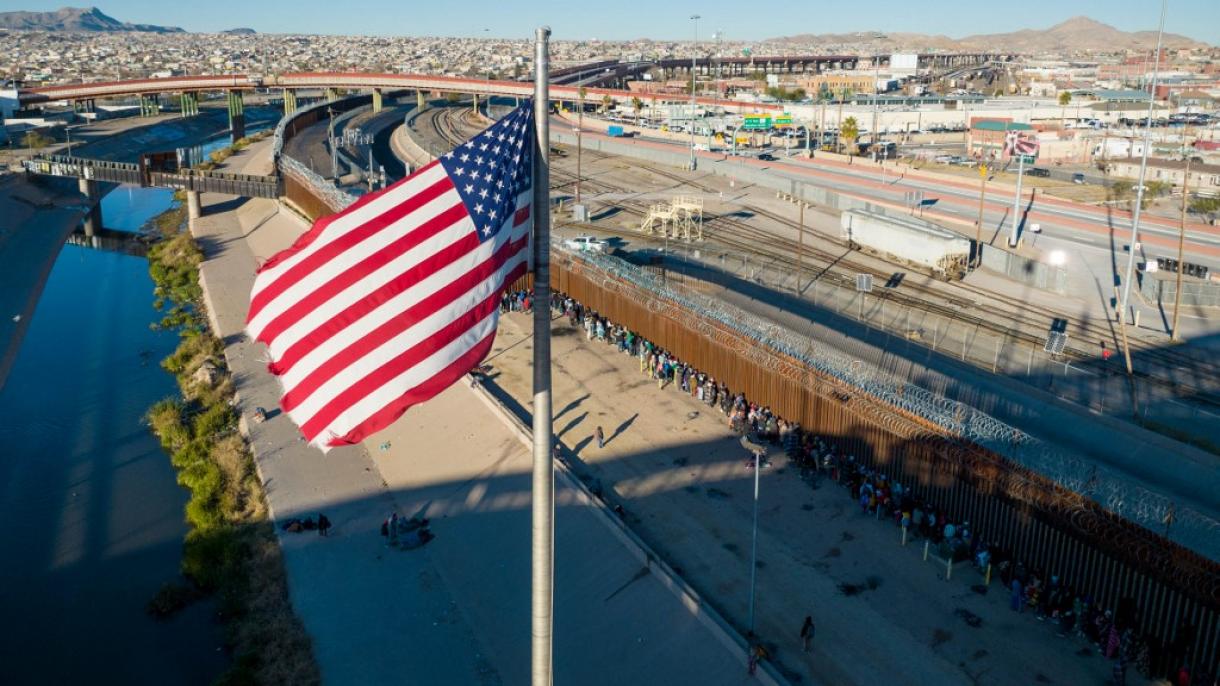 EEUU instala carpa con capacidad para 1.000 personas en El Paso para afrontar flujo de migrantes