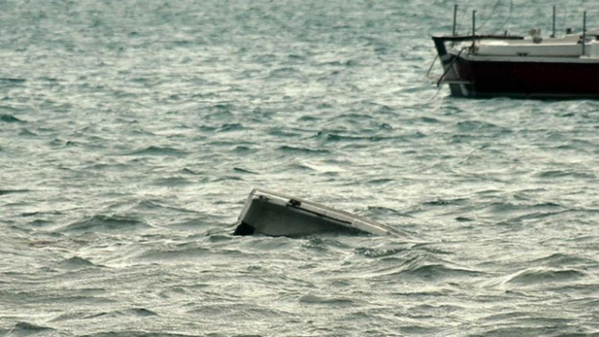 印尼客船翻船 13死6失踪