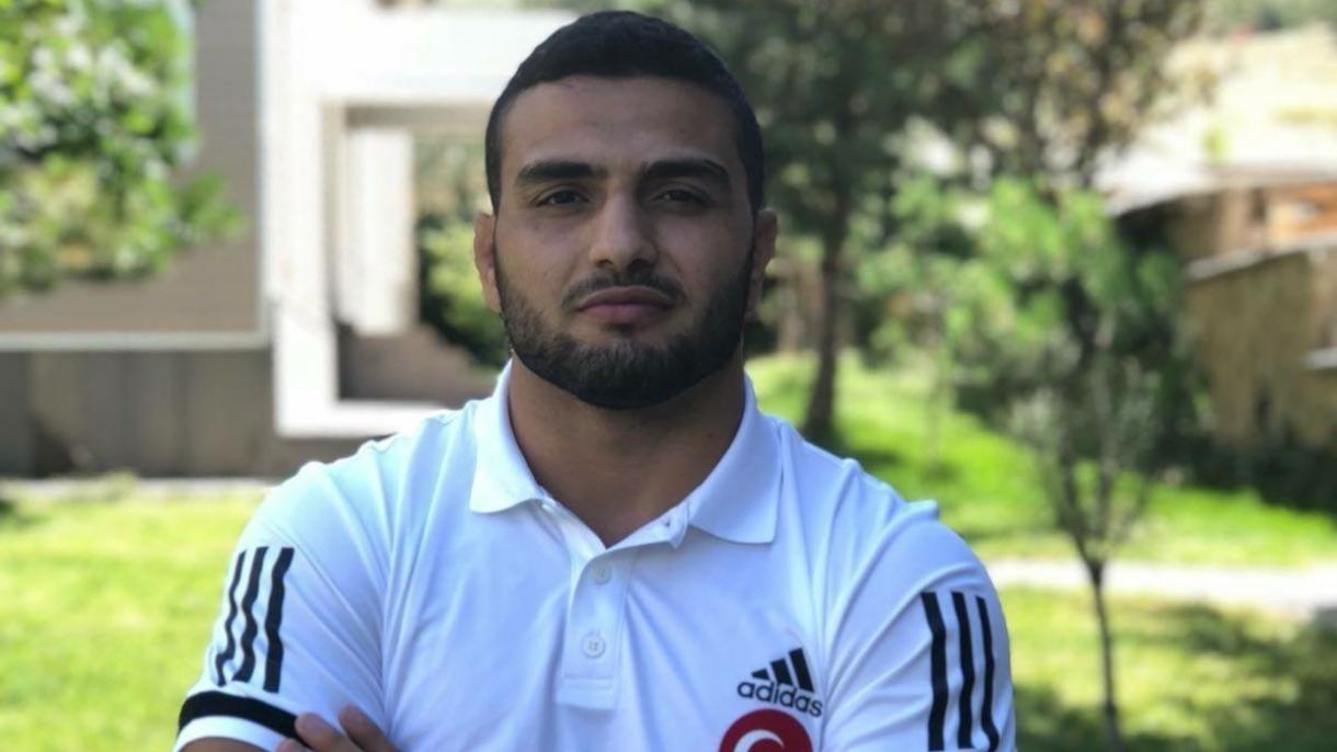 Luchador turco se proclama campeón europeo en Roma