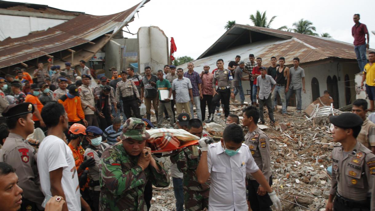 انڈونیشیا :  6٫5 کی شدت کا زلزلہ، 100 افراد ہلاک سینکڑوں زخمی
