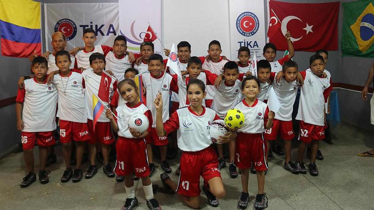 TIKA envia equipamentos esportivos para crianças brasileiras