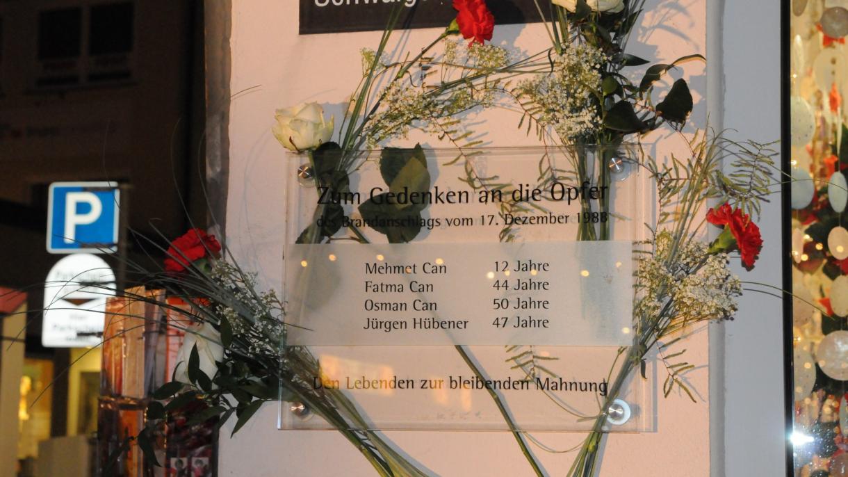 ドイツ 30年前の放火の犠牲者トルコ人3人の追悼式典