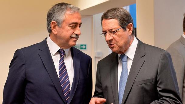 Los líderes chipriotas conversaron por teléfono