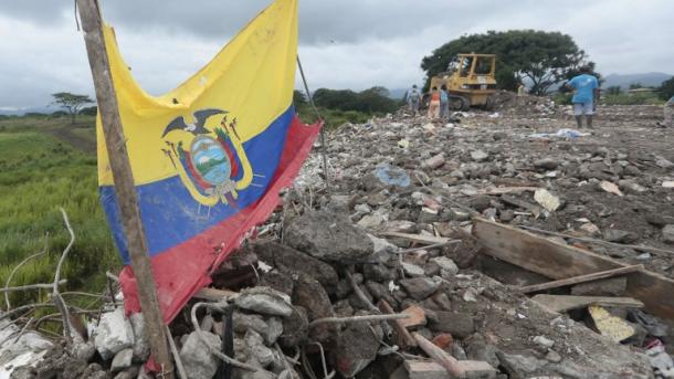 Sube a 655 la cifra de muertos por sismo de magnitud 7,8 en Ecuador
