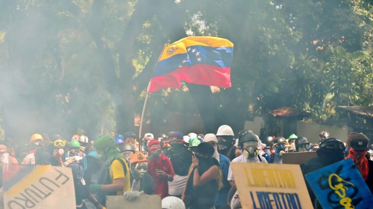 Países latino-americanos condenam a violência contra civis venezuelanos