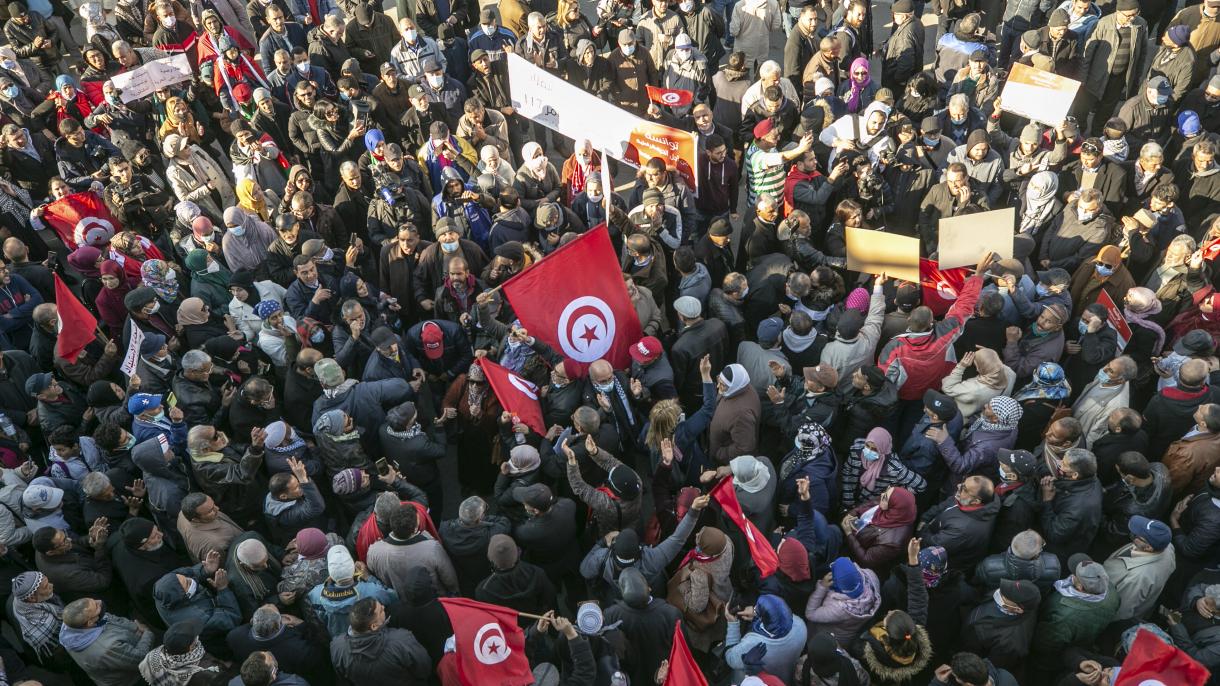 اعتراض مردم تونس به افزایش اختیارات رئيس جمهور