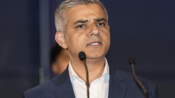 Hivatalba lépett London első muszlim polgármestere