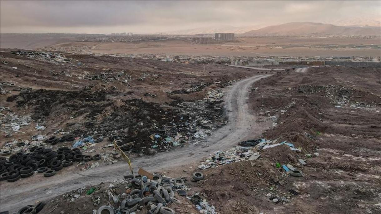 El desierto de Atacama, Chile, se encuentra cubierto de miles de toneladas de basura