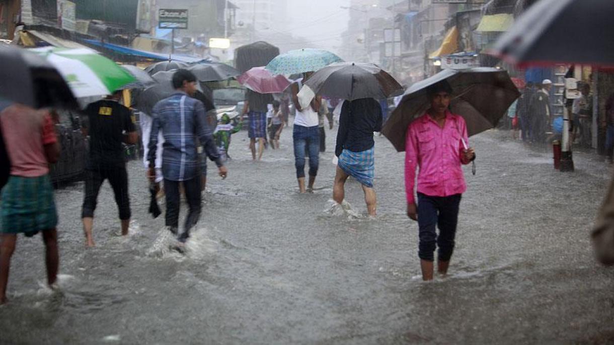 بھارت: مون سون بارشوں کے باعث ممبئی شہر میں 66 ہلاکتیں،متعدد پروازیں منسوخ