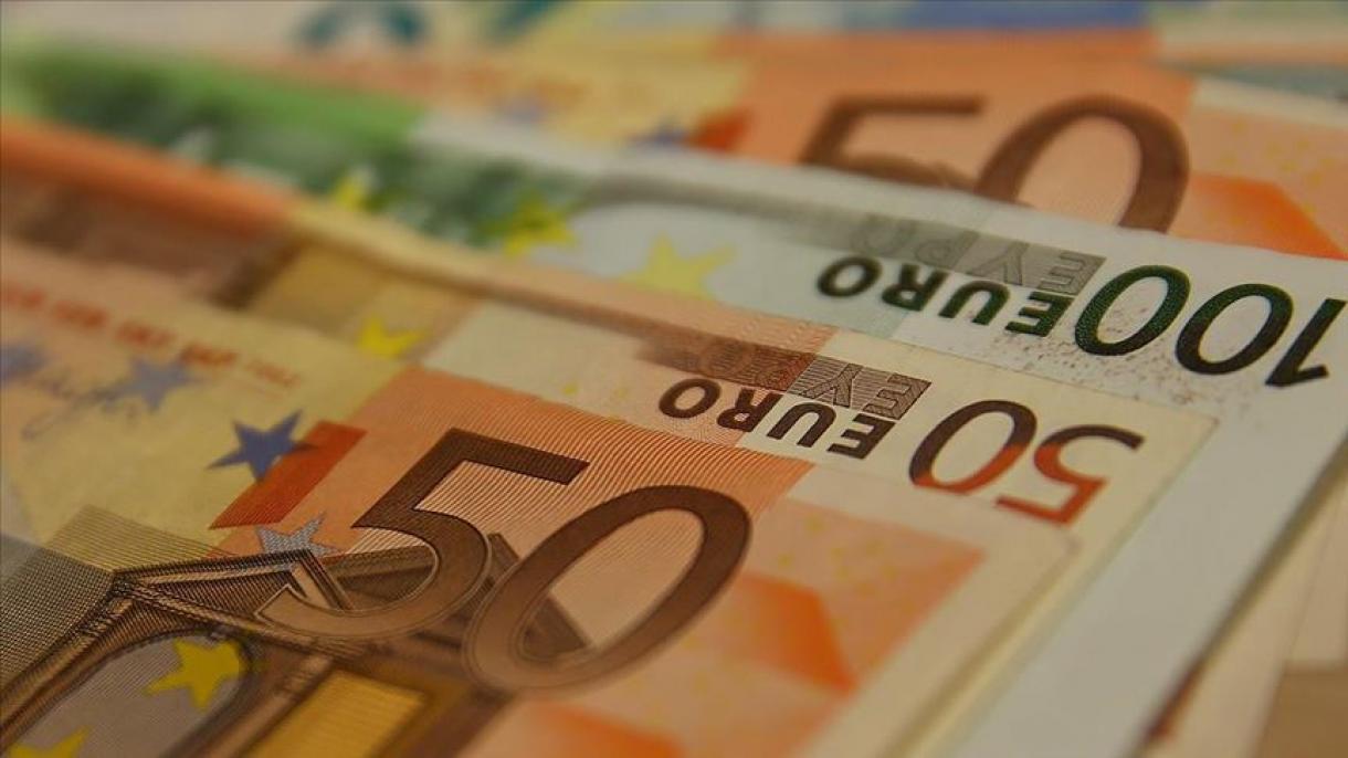 Gobierno de España, empresarios y sindicatos acuerdan aumento del salario mínimo a EUR 950