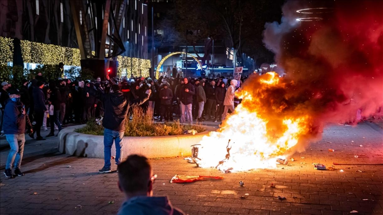 荷兰反新冠限制措施的示威者与警方发生冲突