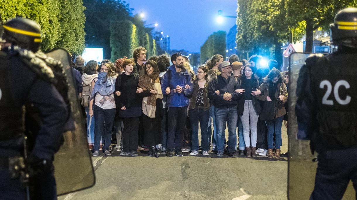 Διαδηλώσεις κατά της Λεπέν και του Μακρόν στη Γαλλία