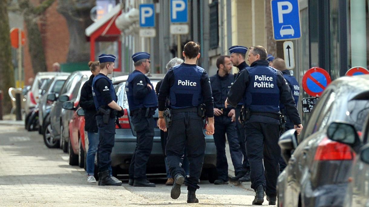 Késsel támadt egy férfi két rendőrre a belga fővárosban