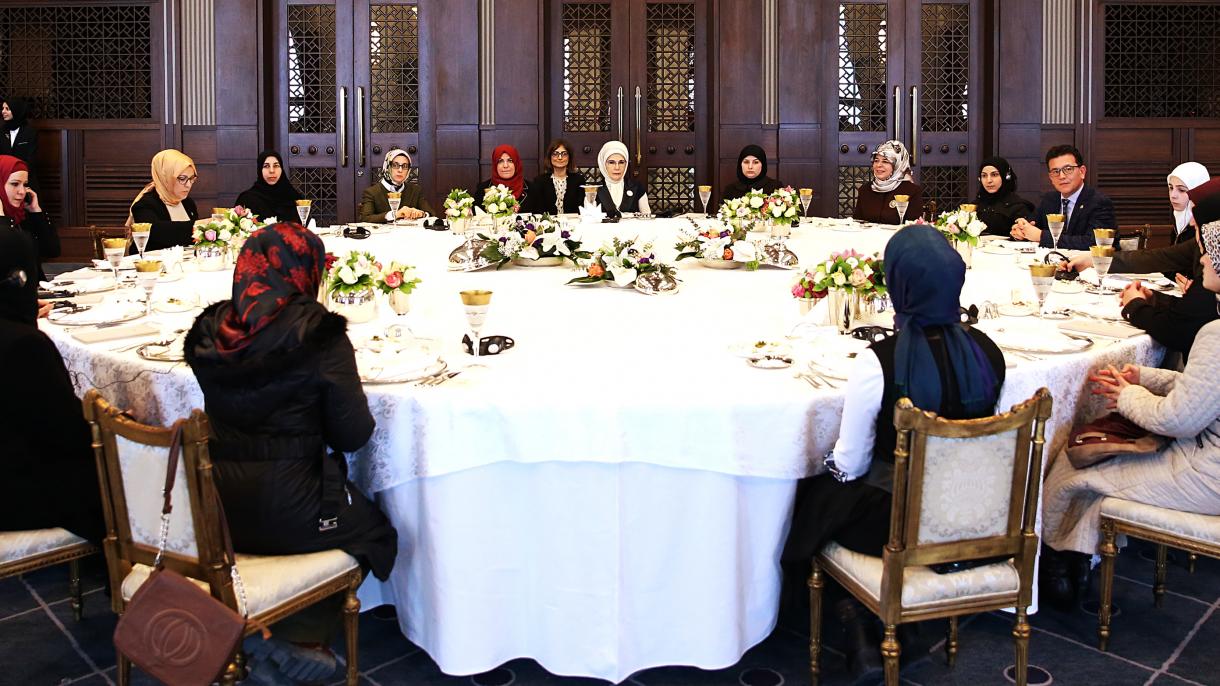 Emine Erdogan aborda as mulheres sírias: "Seguras à vida"
