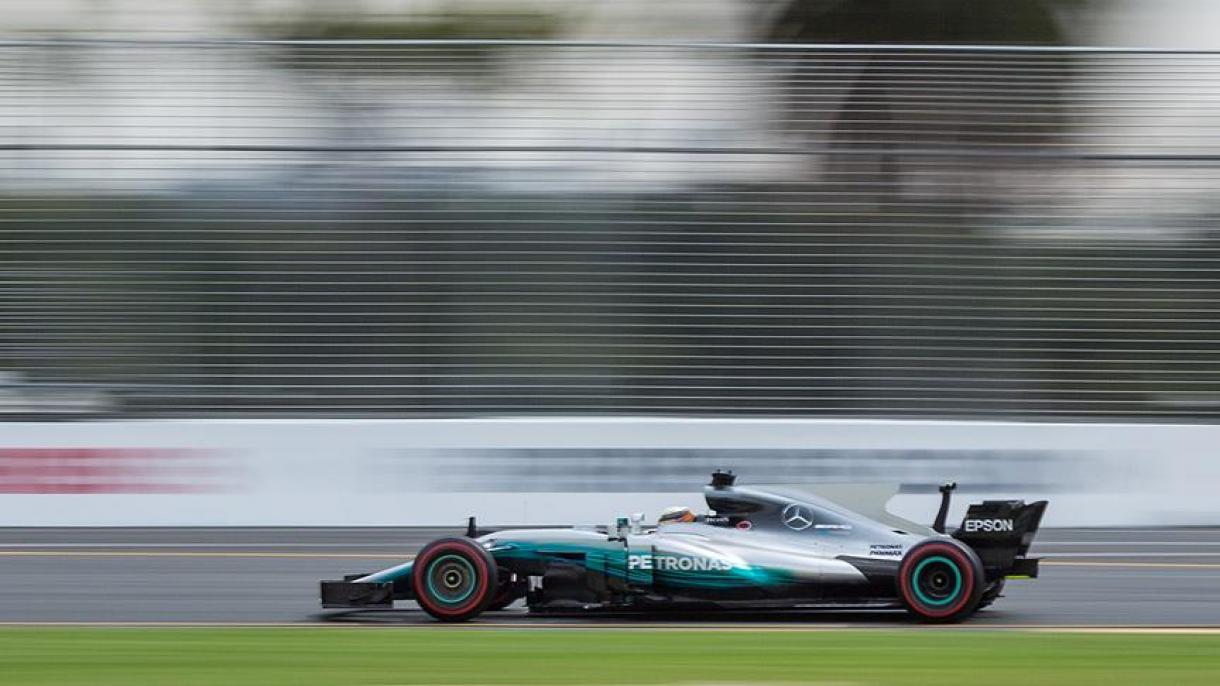 Lewis Hamilton logra la primera pole de la temporada