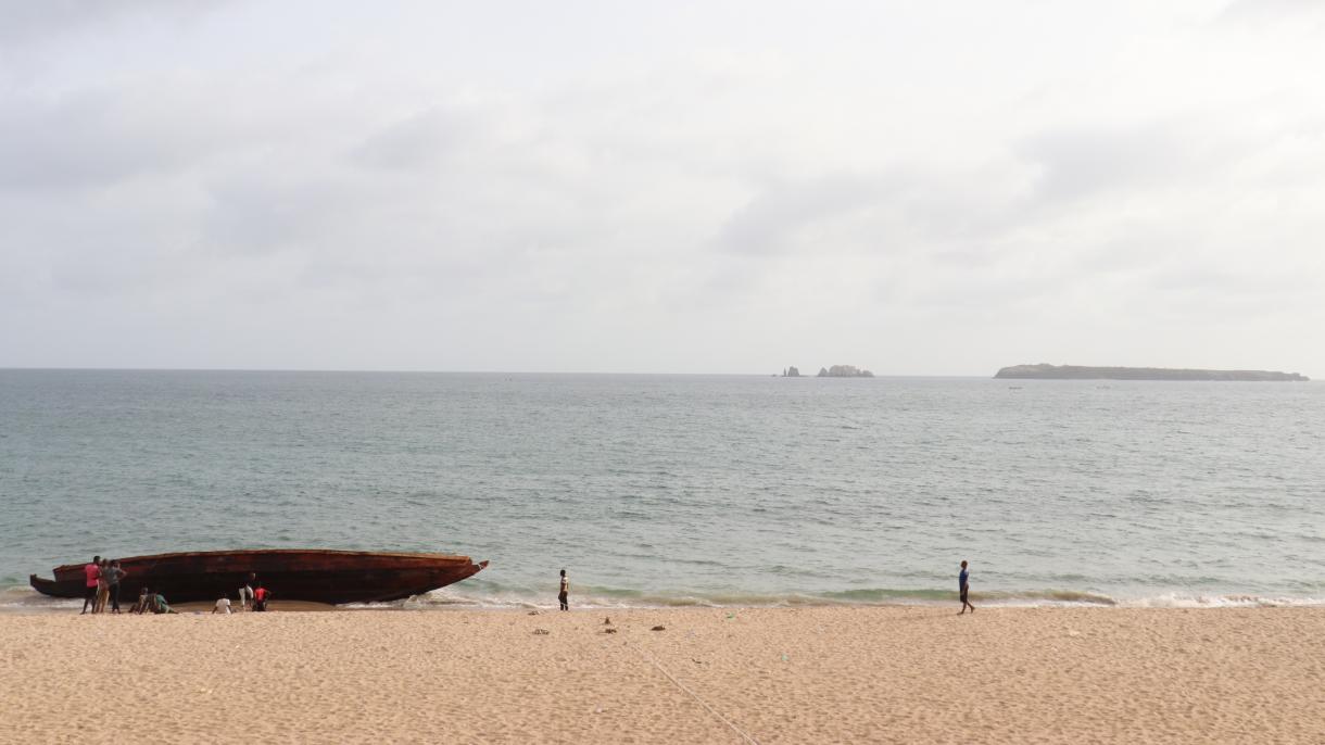 برخورد کشتی حامل مهاجرین قاچاق با ساحل داکار