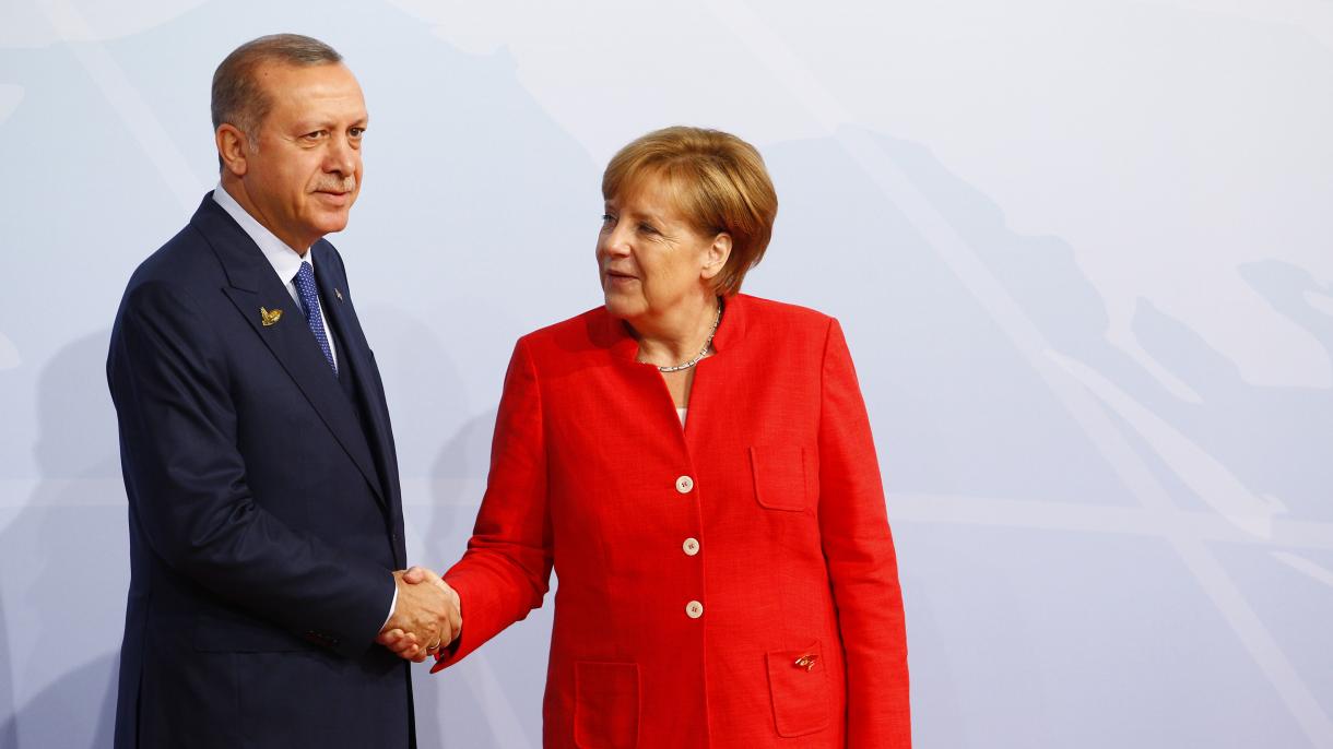 Erdoğan telefonon beszélt Merkel német kancellárral