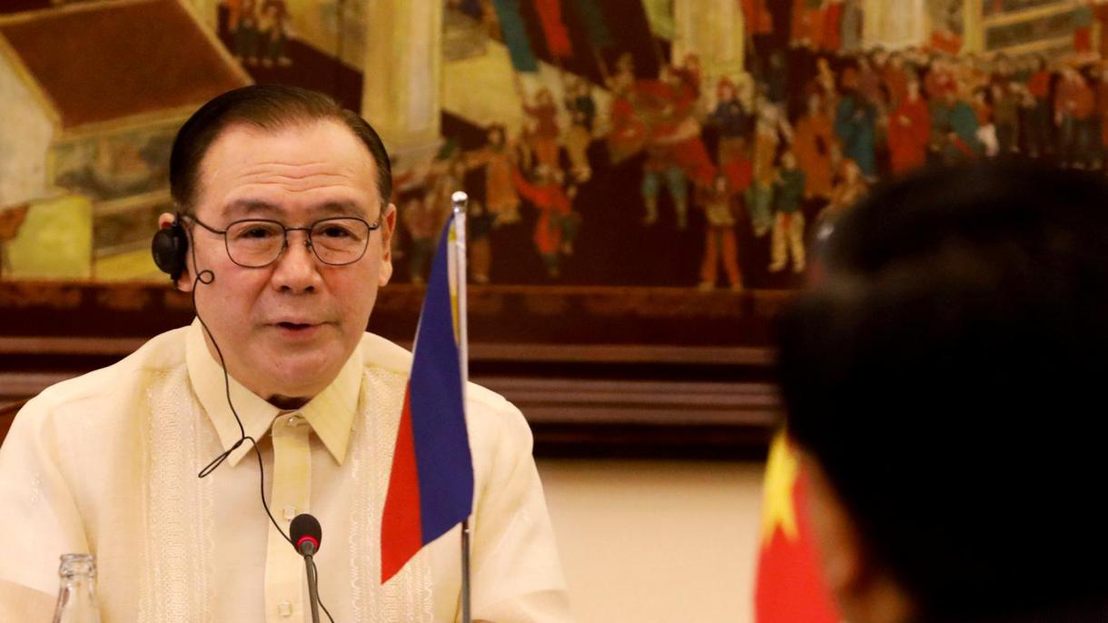 菲律宾外长爆粗口要求中国撤出船只