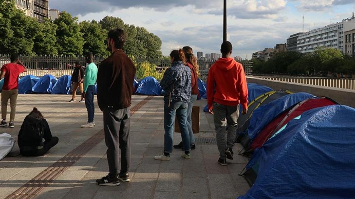 Állandó lakhatást kérnek a Párizsba kísérő nélkül érkezett migráns gyerekek