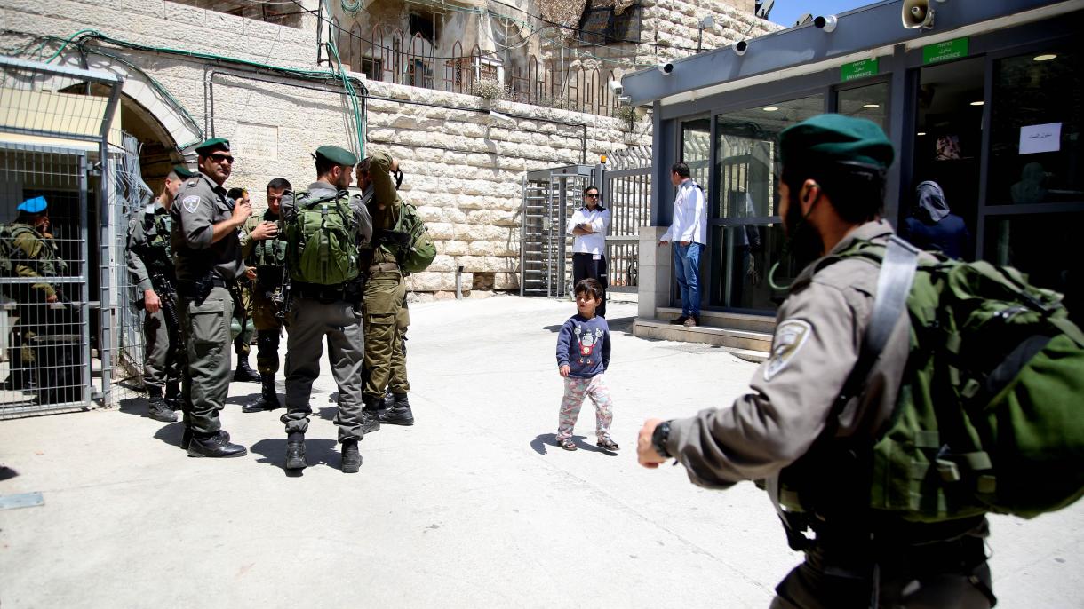 ضرب و شتم یک خانواده فلسطینی توسط نظامیان اسرائیل و شهرک‌نشینان یهودی