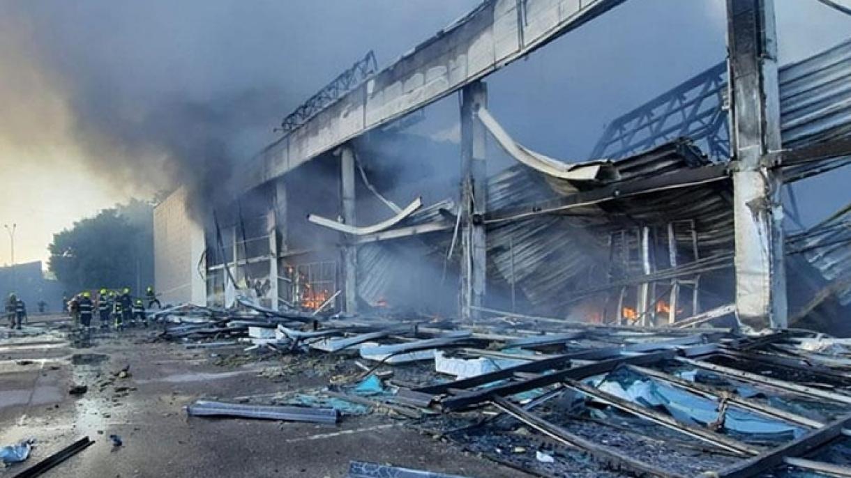 حمله موشکی نیروهای روس به مرکز خرید در کرمنچوک، 16 کشته