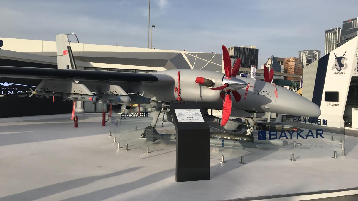 طیاره ای بدون سرنشین تعرضی بیرقدار آقینجی در نمایشگاه بین‌المللی دفاعی IDEX