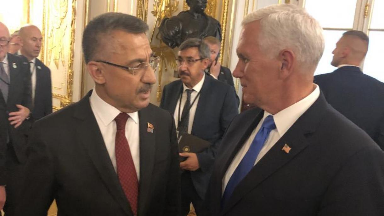 Vice-presidente turco se reúne com Mike Pence na Polônia