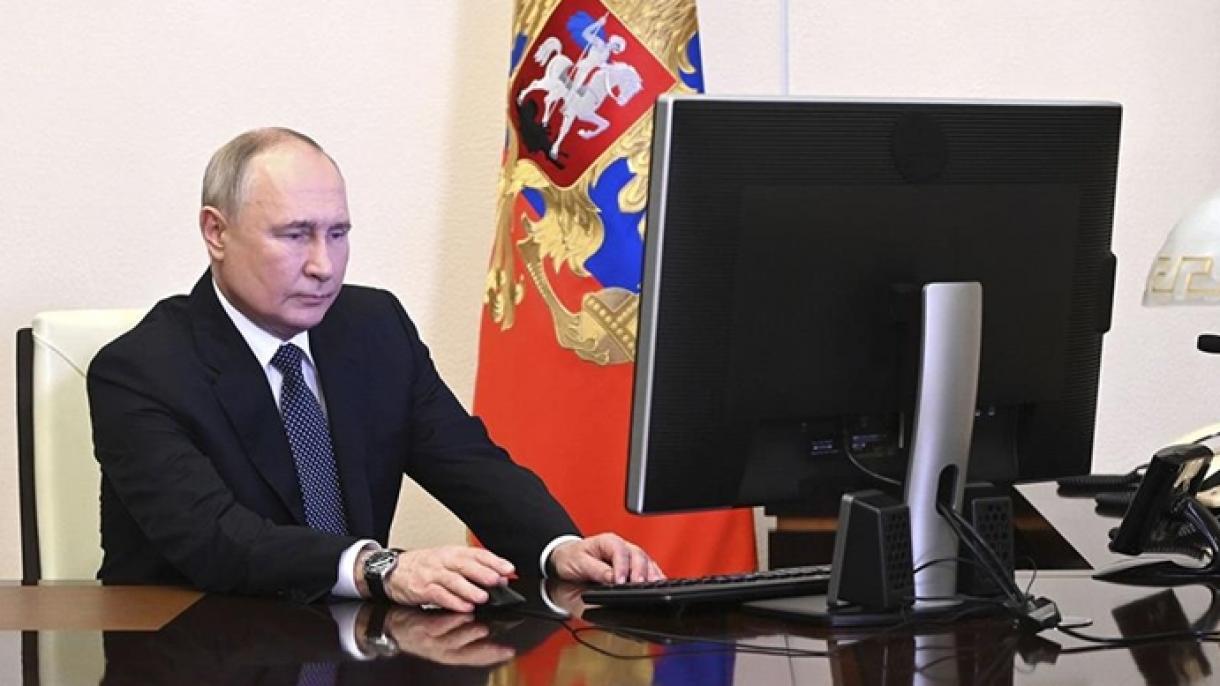 روس، صدارتی انتخابات میں  پوتن نے اپنے گھر سے الیکڑانک ووٹ ڈالا