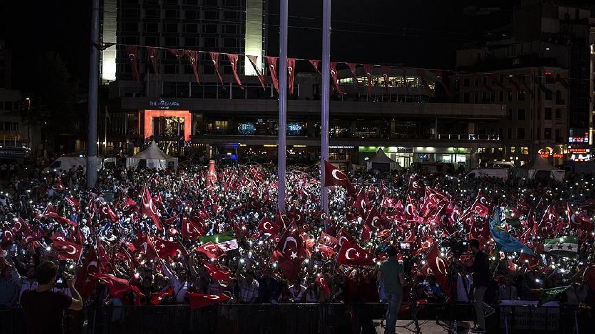 Turk xalqi, demokratiya uchun navbatchilik qilishni davom ettirmoqda