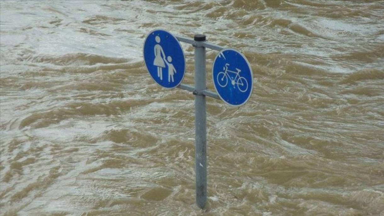 中国七八月暴雨洪灾中至少200人丧生