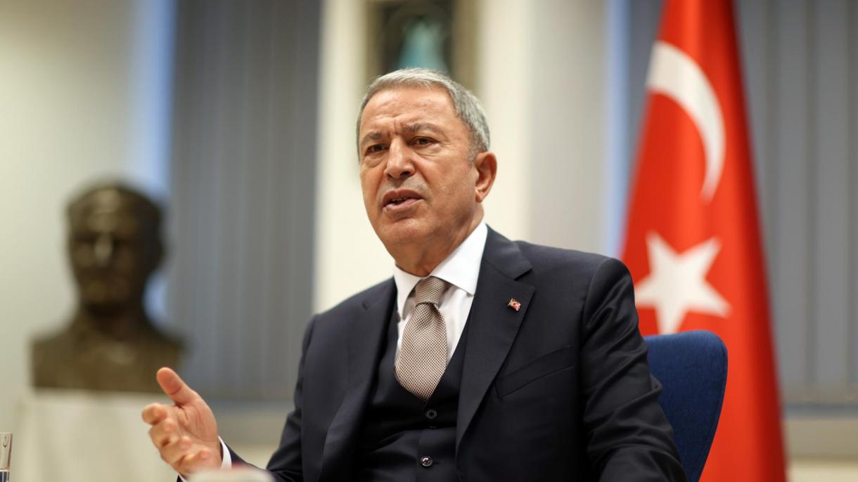 Németországban tartózkodik a török honvédelmi miniszter