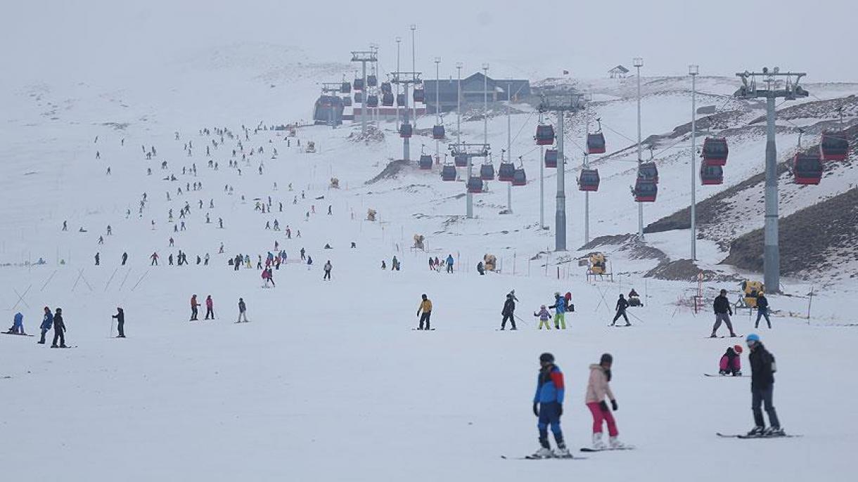 استقبال گردشگران از پیست اسکی و آبگرم در شانلی‌اورفای ترکیه