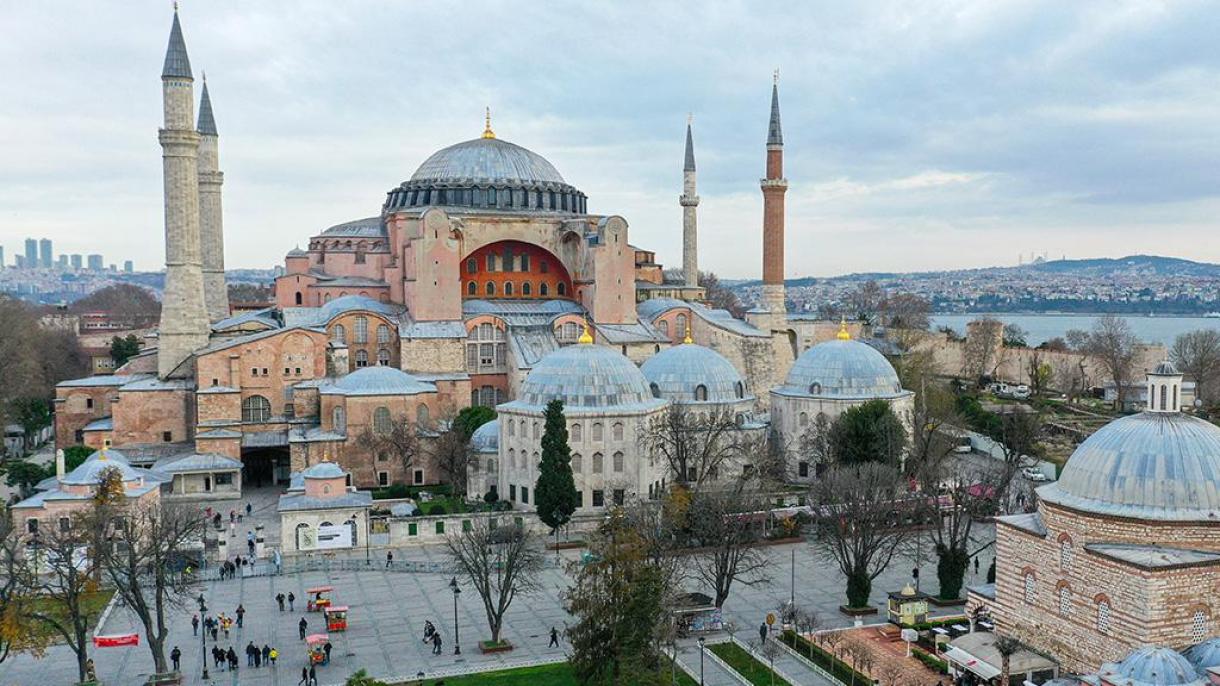Moscheea Hagia Sophia va începe să taxeze turiștii începând cu 15 ianuarie