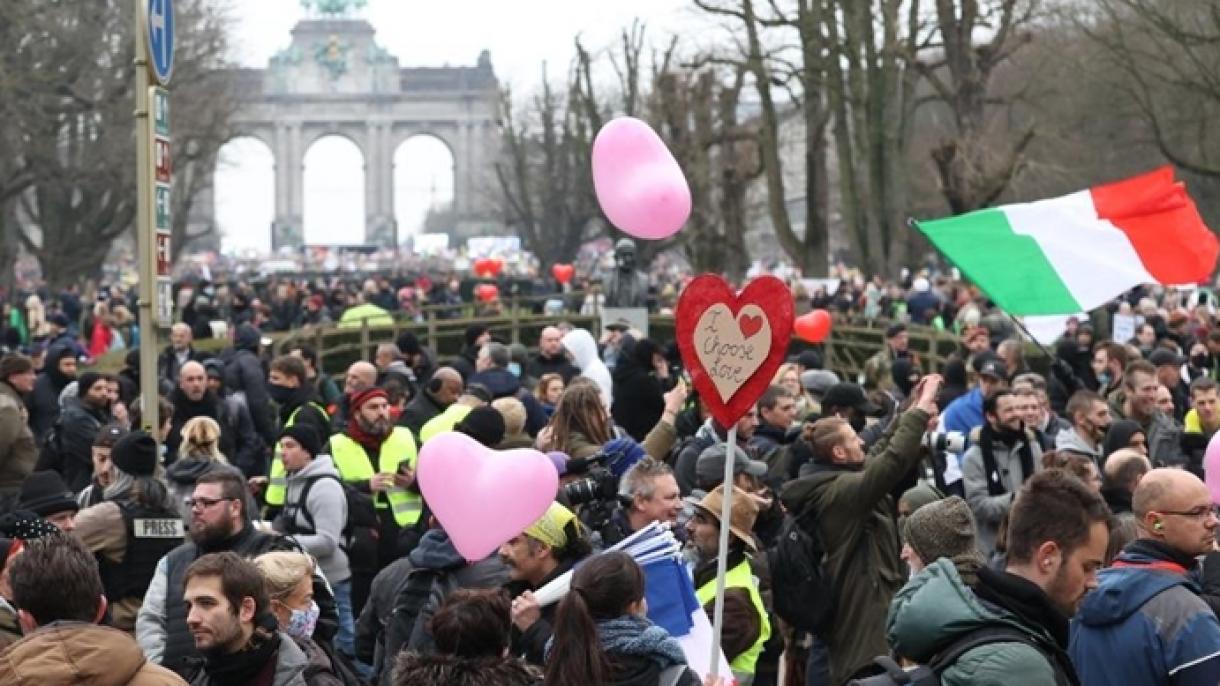 Erőszakos tüntetések a koronavírus-járvány miatt bevezetett intézkedések ellen Brüsszelben