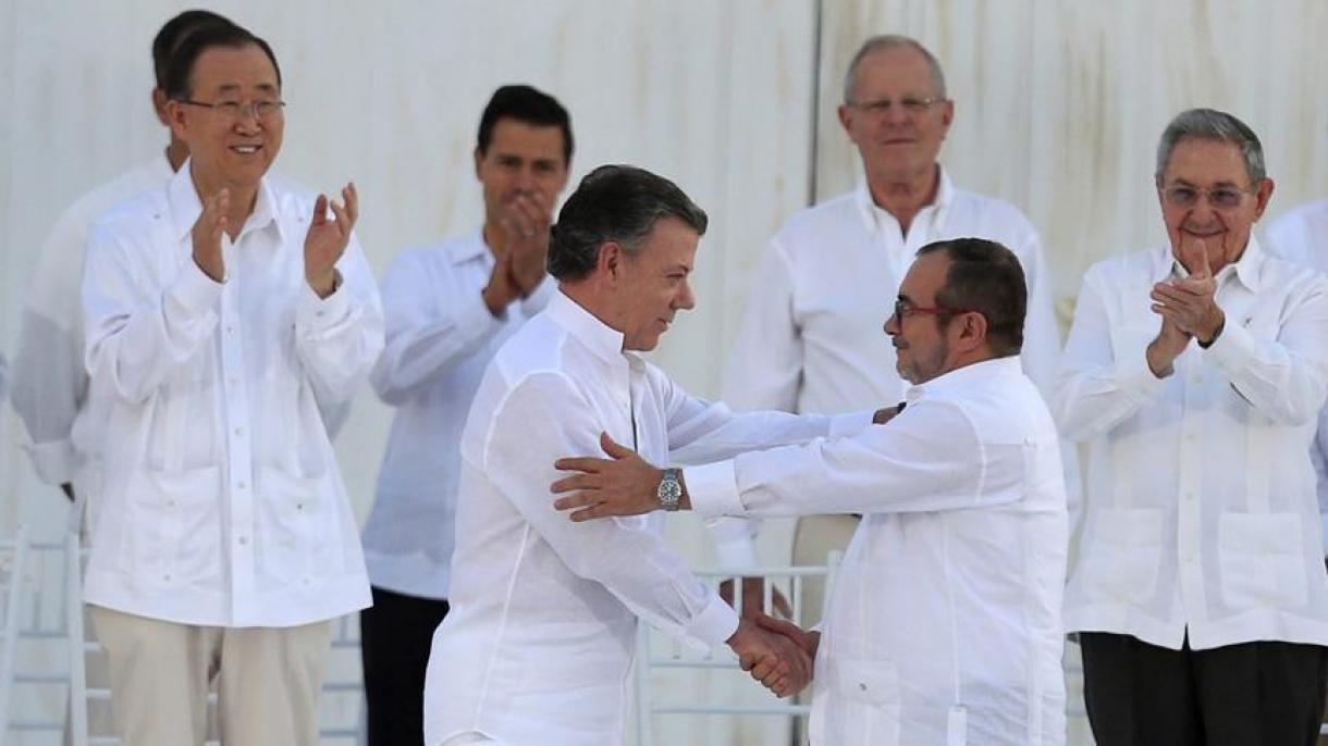 امضای توافق‌نامه صلح و پایان جنگ داخلی 52 ساله در کلمبیا