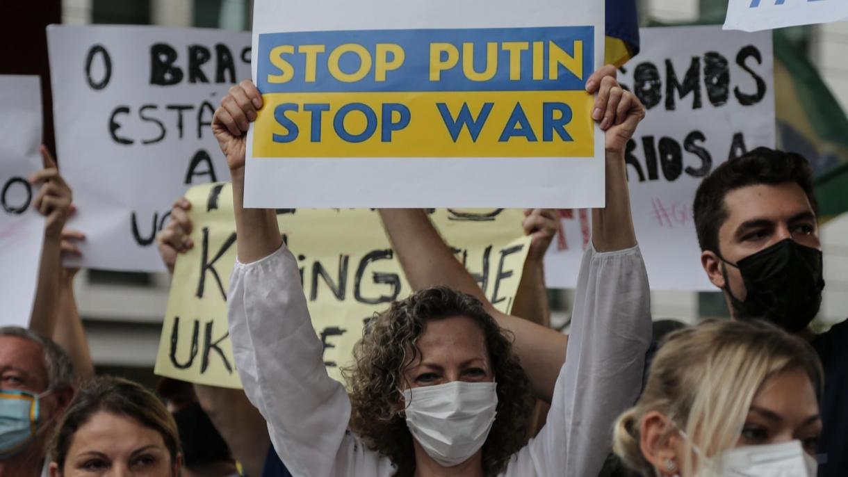 Legalább százezren tüntettek Berlinben az ukrajnai orosz hadműveletek ellen