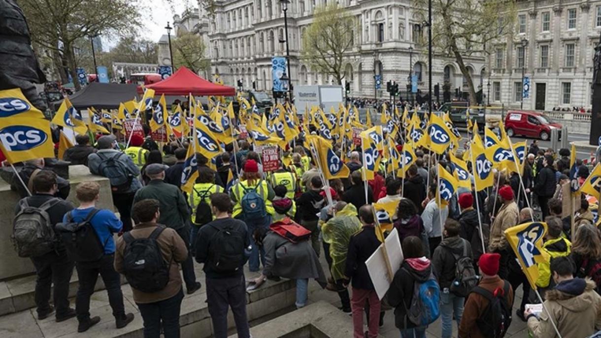 Huelga de cerca de 130 mil funcionarios públicos en el Reino Unido