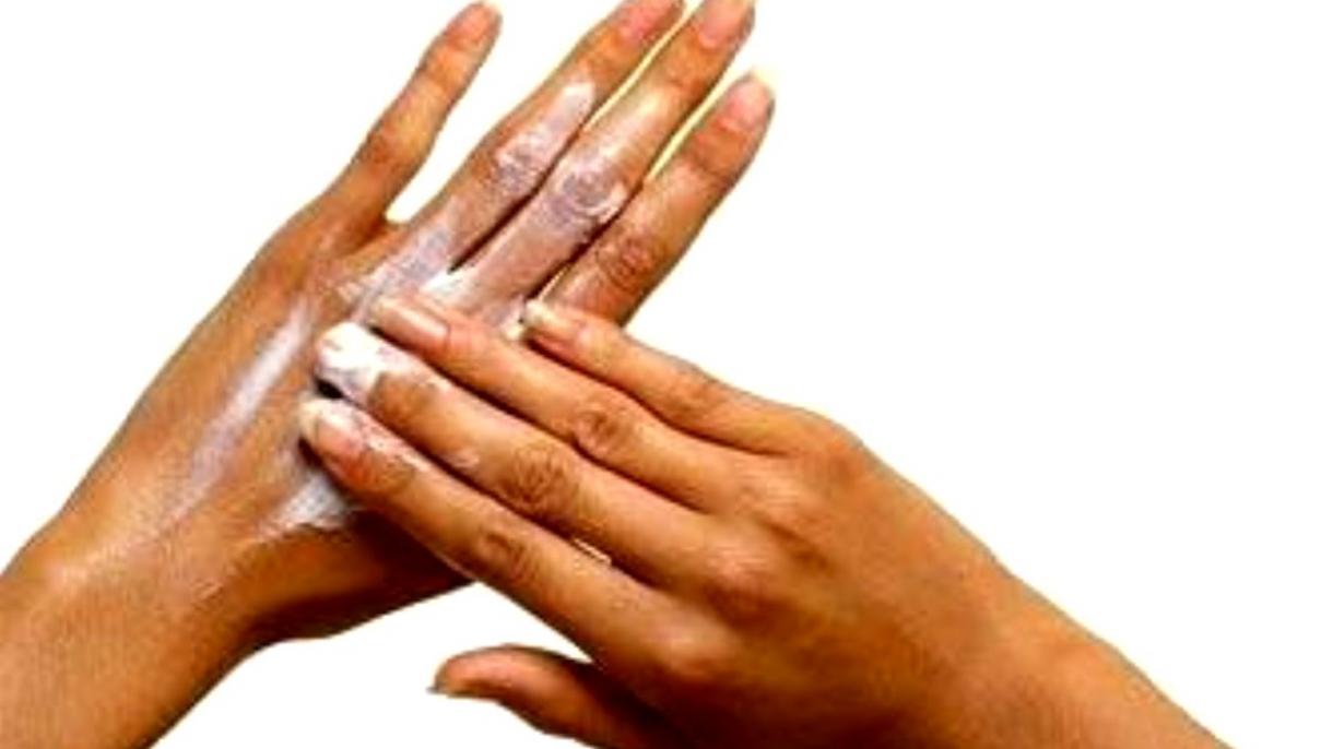 健康之泉24：手部冻裂的自然疗法